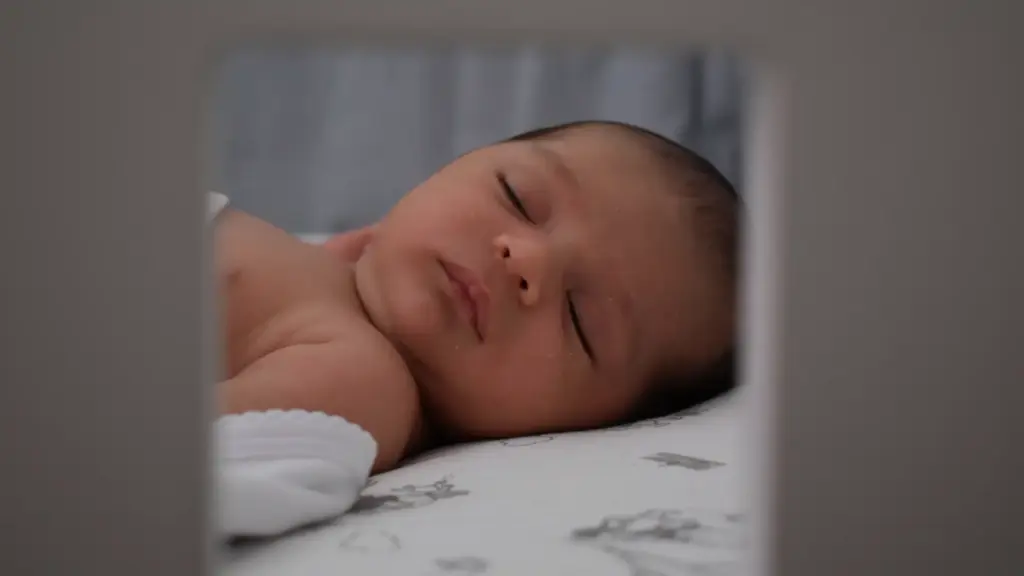Bébé tète toutes les heures la nuit : est-ce normal ?