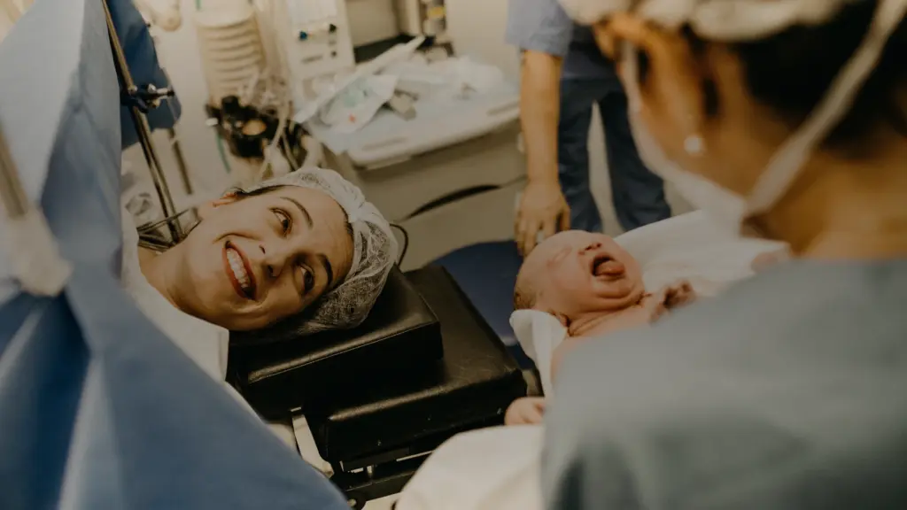 Cicatrice de césarienne : soins, massage et délais