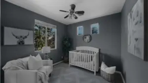 Chambre de bébé avec un lit à barreaux dégagé